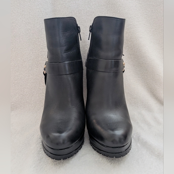 Gianni Bini New Black Leather High Heeled Ankle Boots with Gold Accents Sz 7.5M - Picture 3 of 8